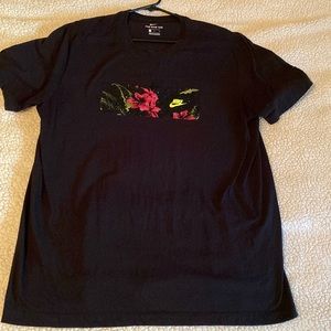 Nike graphic T-shirt large